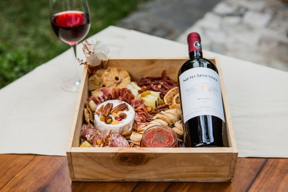 Tabla de Quesos San Valentín + Vino Nieto Senetiner 750